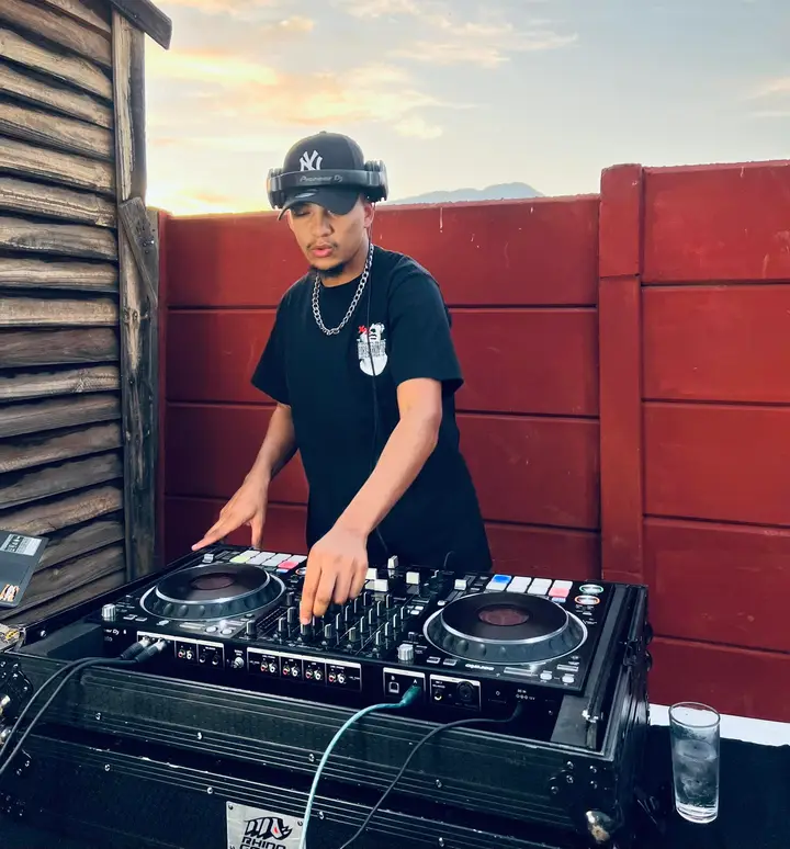 dj-ice-flake-the-ice-flake-show-season-9-episode-3-birthdayunlocked-mix-mp3-download-zamusic