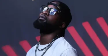 Salvador – Above & Below ft Dustinho